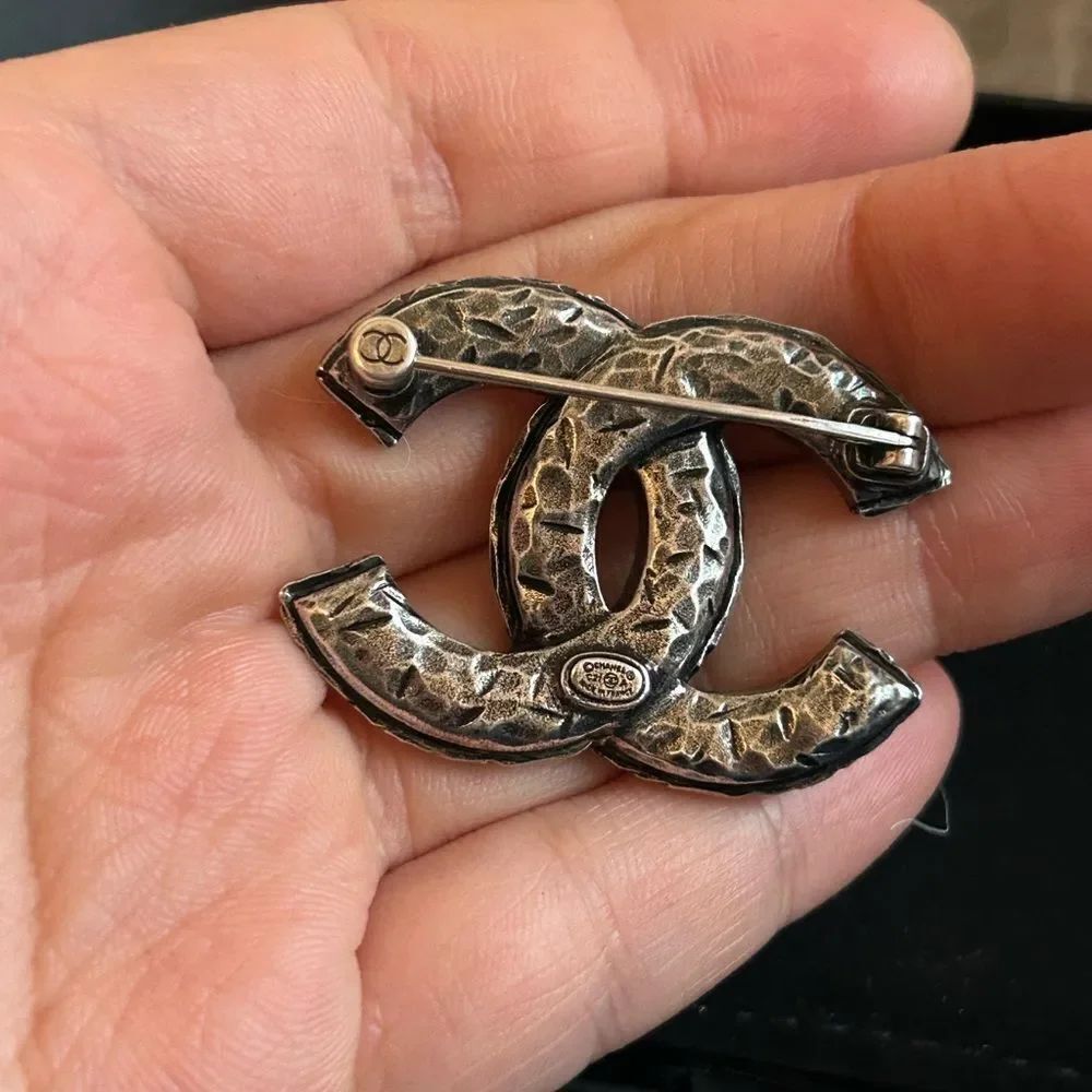 Chanel Ruthenium Crystal CC Brooch - Picture 6 of 6